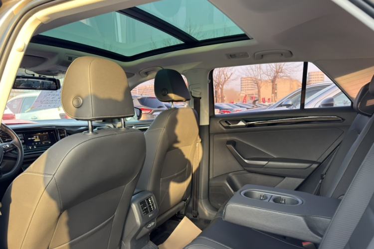 Used Volkswagen T-ROC 2019 280TSI DSG Two-Wheel Drive Comfort Version China VI Standard
