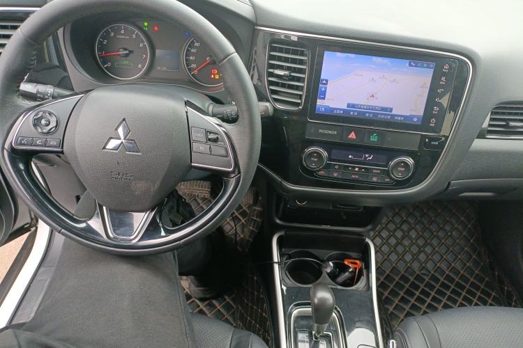 Used Mitsubishi Outlander 2018 2.0L Two-Wheel Drive Glory Edition 5 Seats
