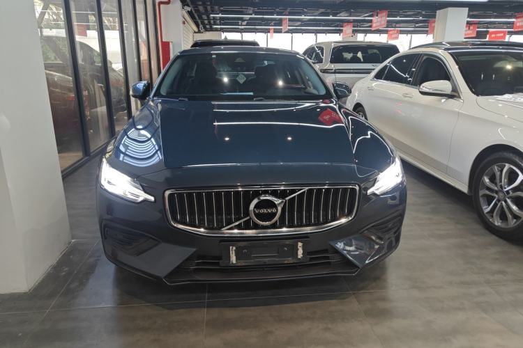 Used Volvo S60 2022 B4 Zhiyuan Luxury Edition
