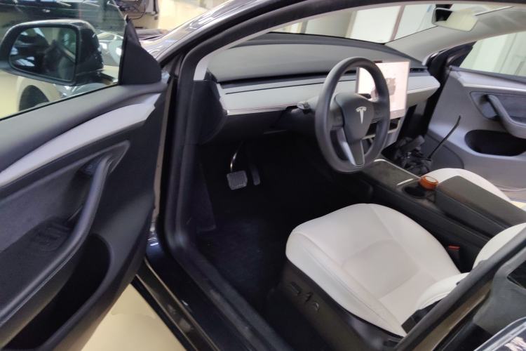 Used Tesla Model Y 2024 Rear-Wheel-Drive Version
