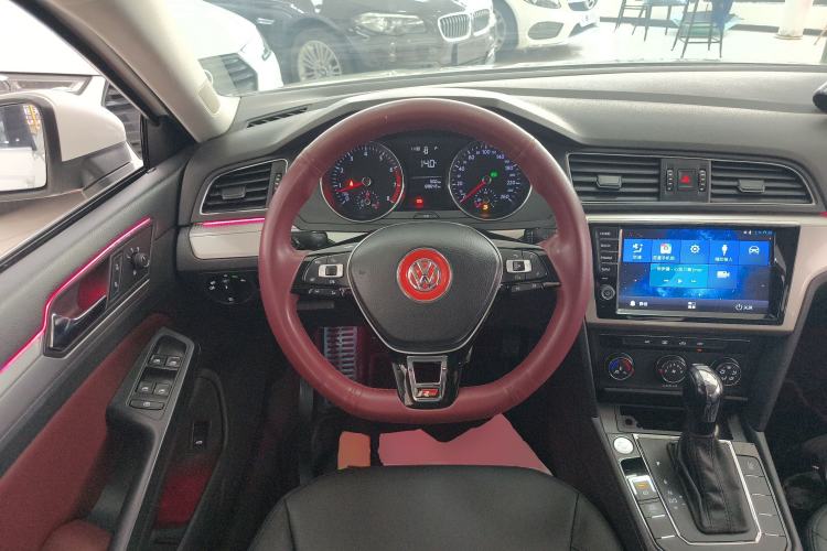 Used Volkswagen Lamando 2015 230TSI DSG Fashion Edition
