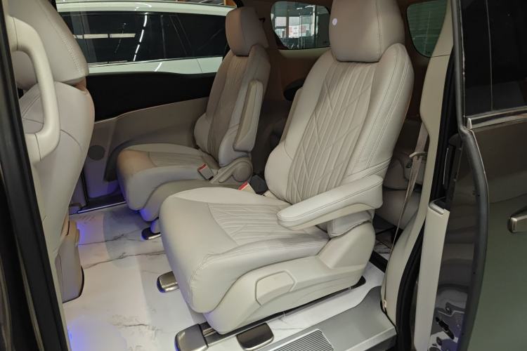 Used Buick GL8 2023 Land Executive Class Comfort Model
