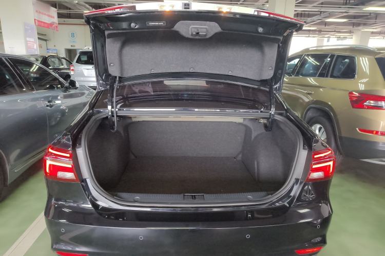 Used Roewe i6 2017 20T Manual Luxury Edition
