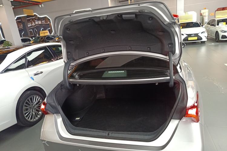 Used Toyota Avalon 2019 Dual-Engine 2.5L Luxury Edition China VI Standard
