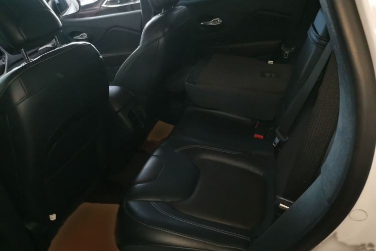 Used  Cherokee 2016 2.4L Leading Edition