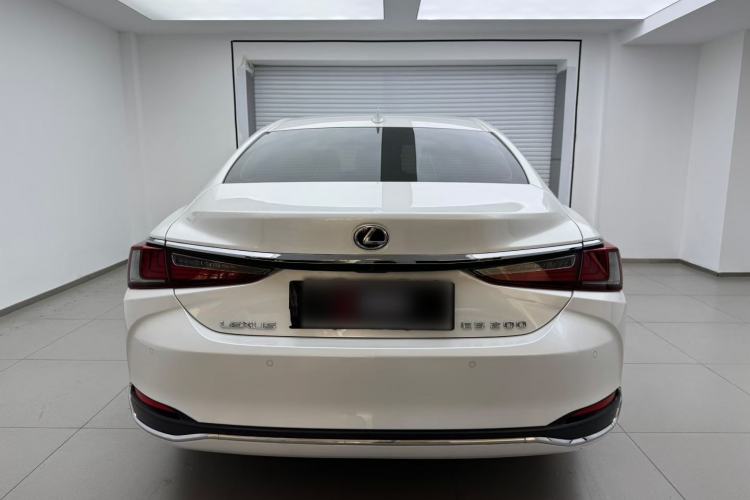 Used Lexus ES 2023 200 Excellence Edition
