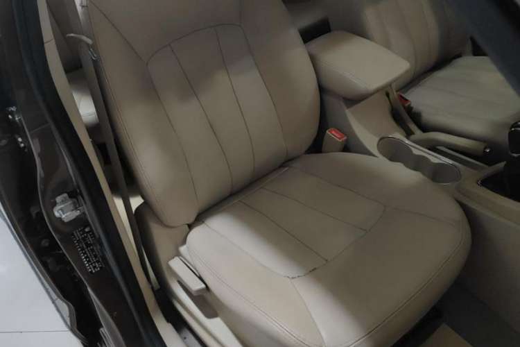 Used Baojun 730 2015 1.8L Manual Luxury Navigation ESP Version 7-seater
