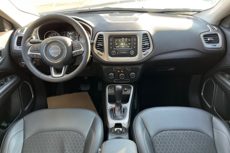 Used  Compass 2017 200T Automatic Enjoyment Version
