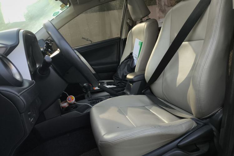 Used Toyota RAV4 2015 2.0L CVT Two-Wheel Drive Fashion Edition