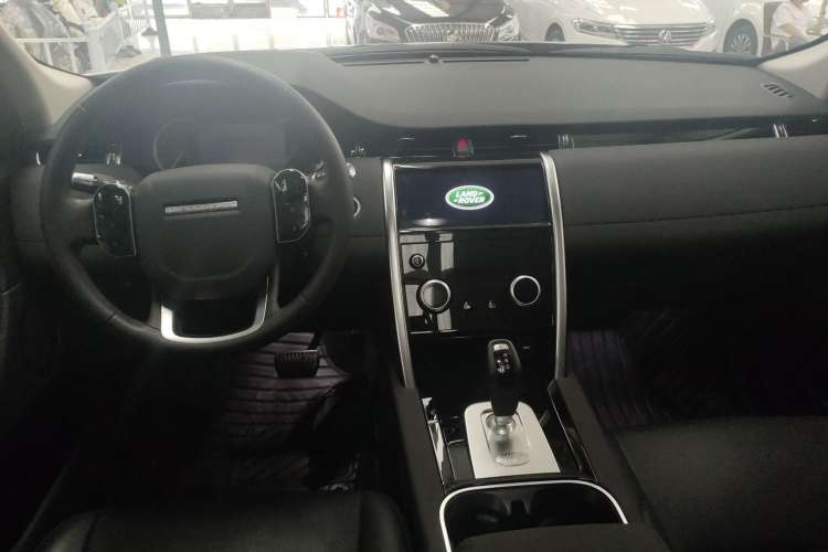 Used Land Rover Discovery Sport 2020 200 PS Family Edition
