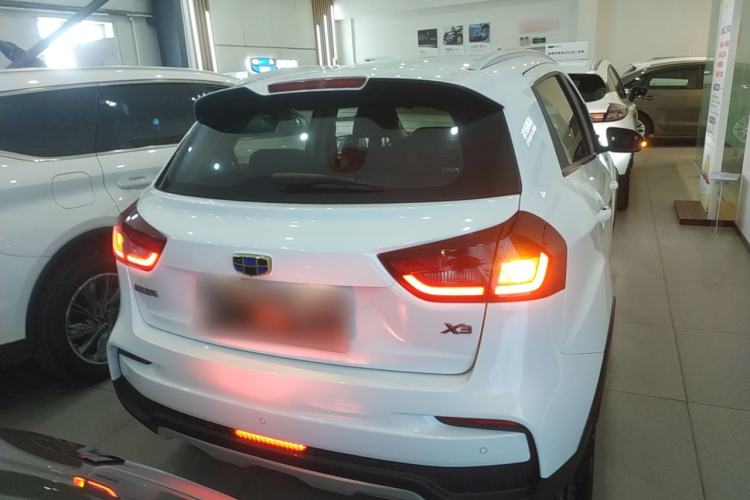 Used Geely Auto Vision X3 2019 Upgraded Model 1.5L Manual Elite Version
