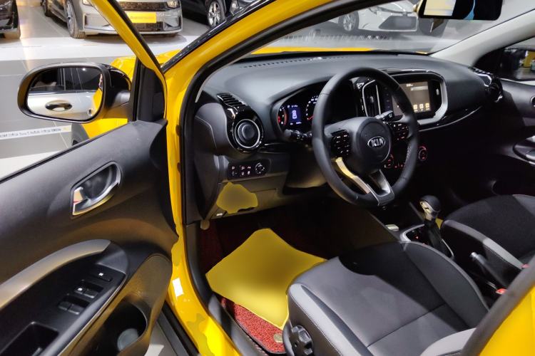 Used Kia Stonic 2021 1.4L CVT Fun & Sunroof Model
