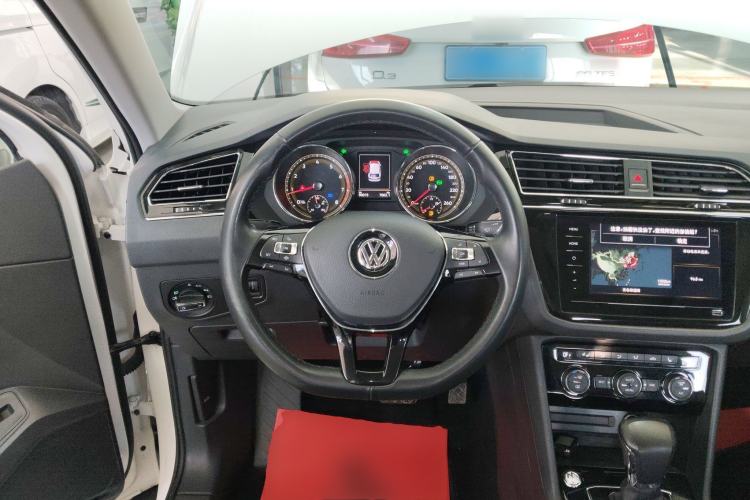 Used Volkswagen Tiguan L 2020 330TSI Automatic Two-Wheel Drive Smart Luxury Edition China VI Standard
