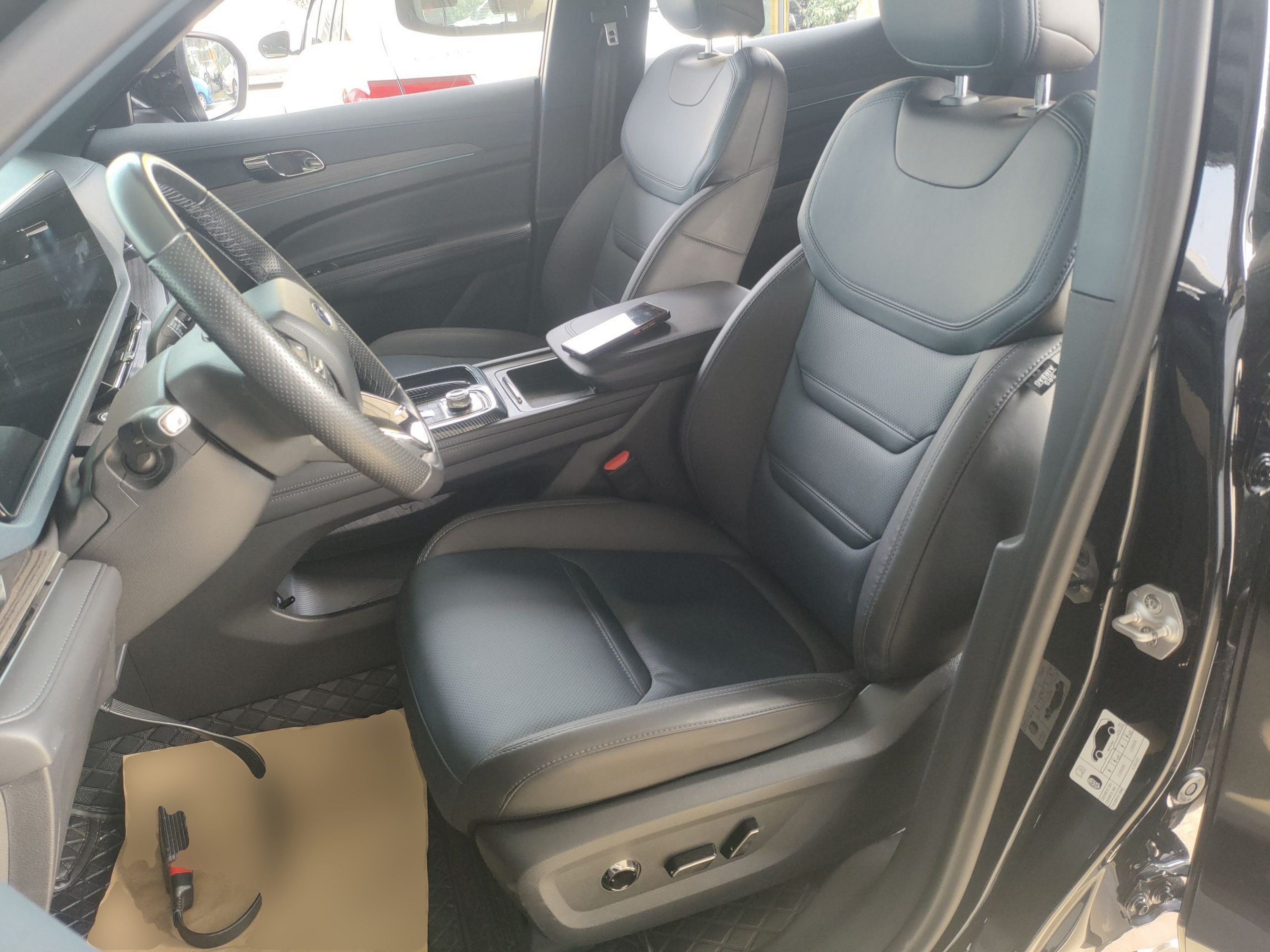 Переднее сиденье в автомобиле