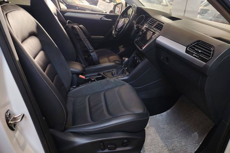 Used Volkswagen Tiguan L 2019 330TSI Automatic Two-Wheel Drive Smart Luxury Version China VI Standard
