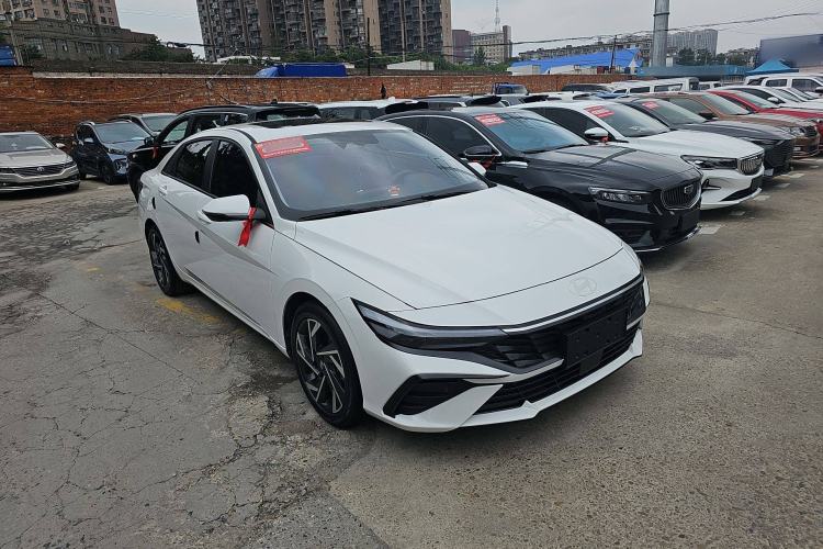 Used Hyundai Elantra 2023 1.5L CVT LUX Prestige Edition
