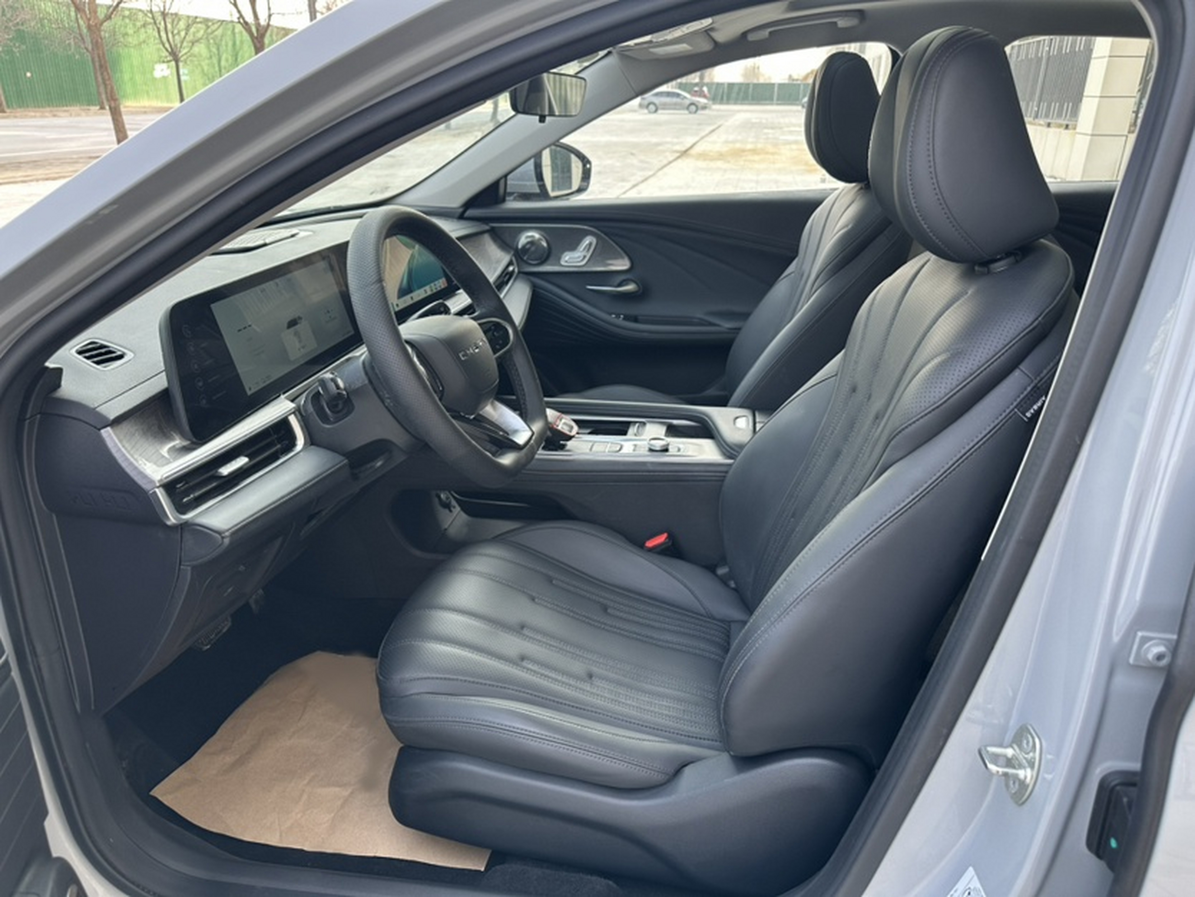 Переднее сиденье в автомобиле