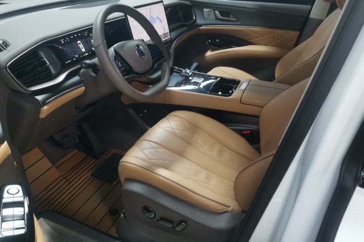 Used Denza D9 2024 DM-i 980 Four-Wheel Drive Flagship Model
