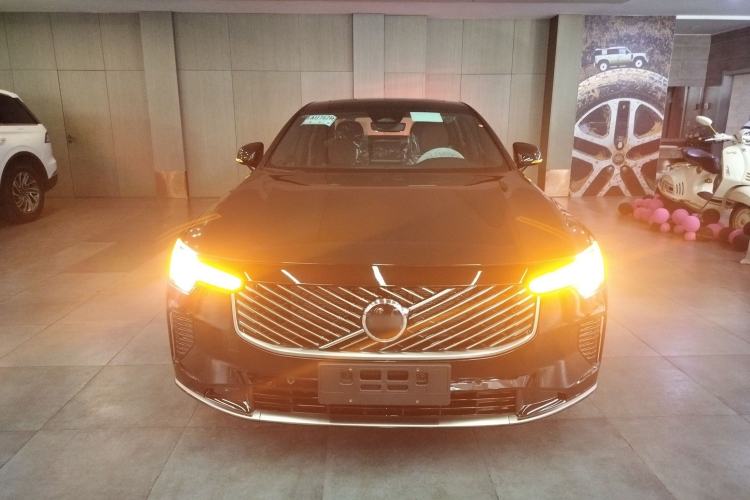 Used Volvo S90 2026 B5 Zhiyi Luxury Edition
