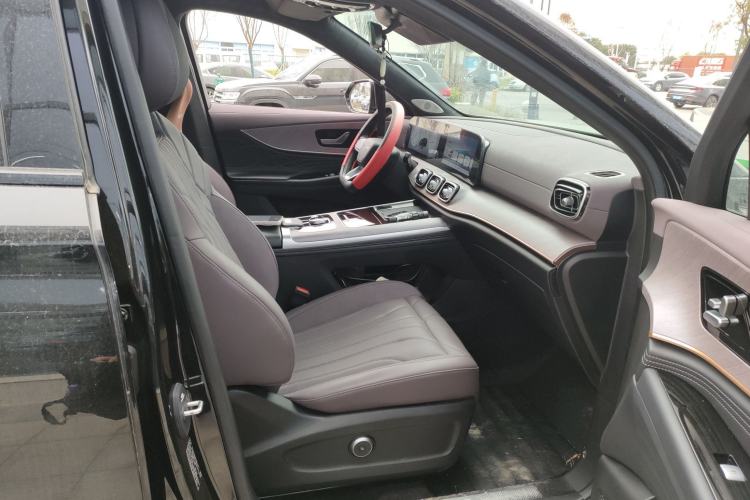 Used Chery Tiggo 9 2025 2.0T Dual-Clutch Two-Wheel Drive Luxury Edition 7 Seats
