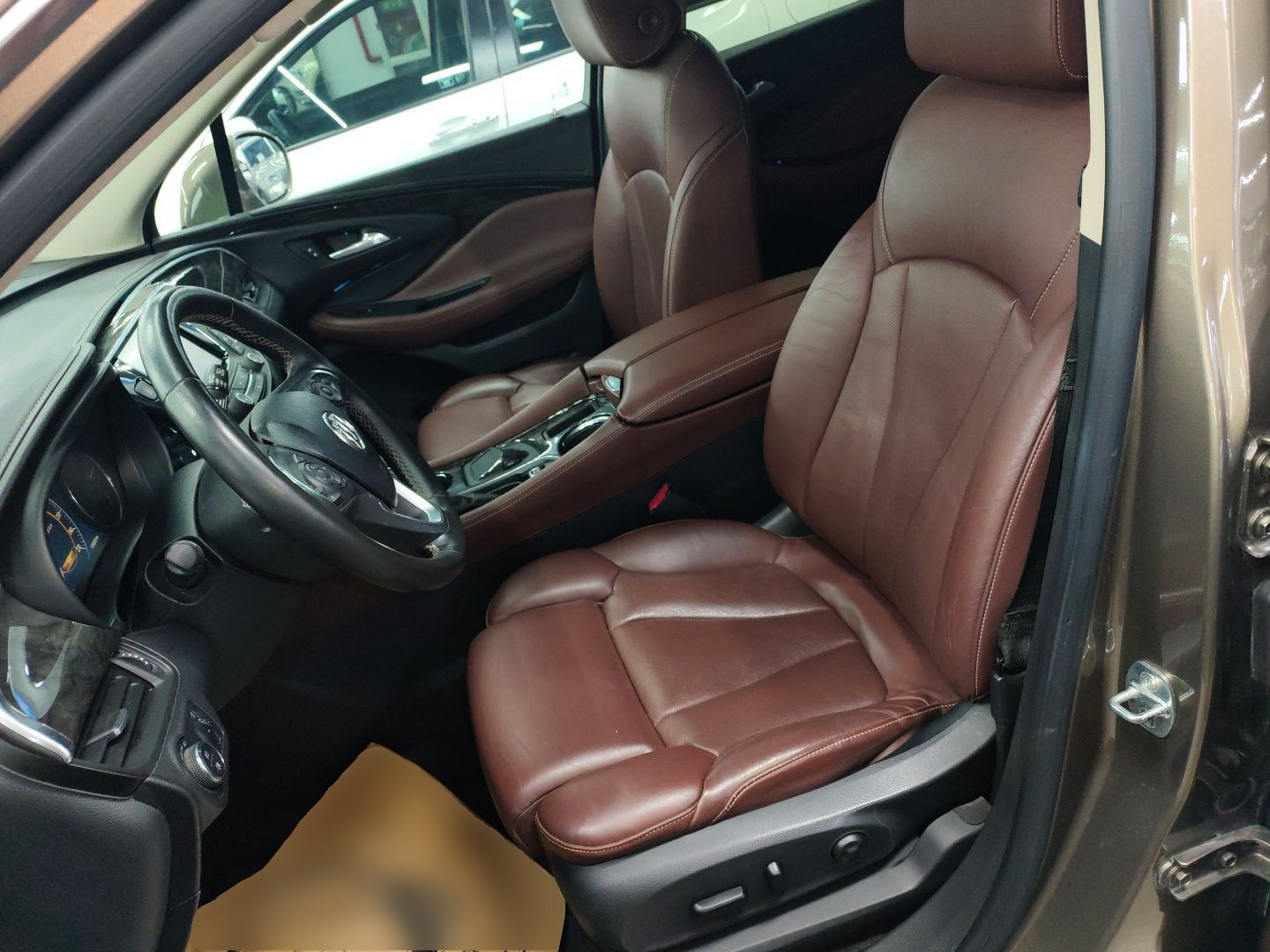 Переднее сиденье в автомобиле