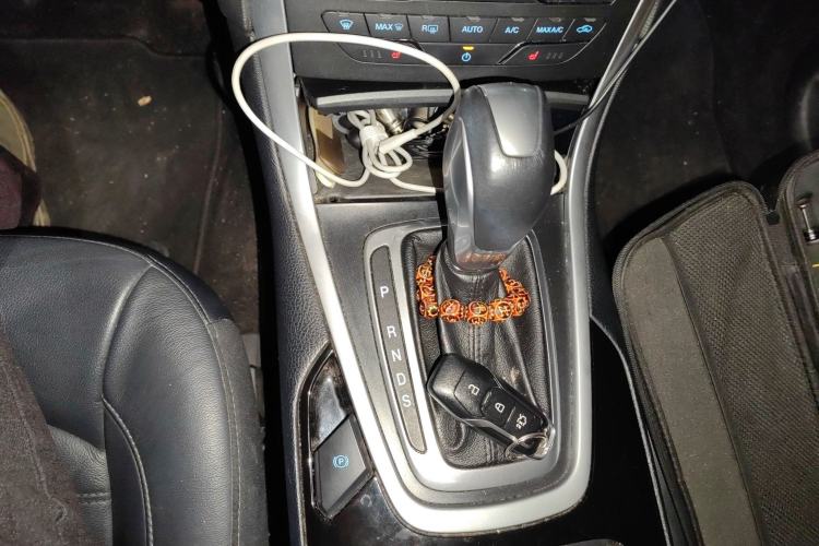 Used Ford Edge 2016 EcoBoost 245 Two-Wheel-Drive Titanium 7-Seater
