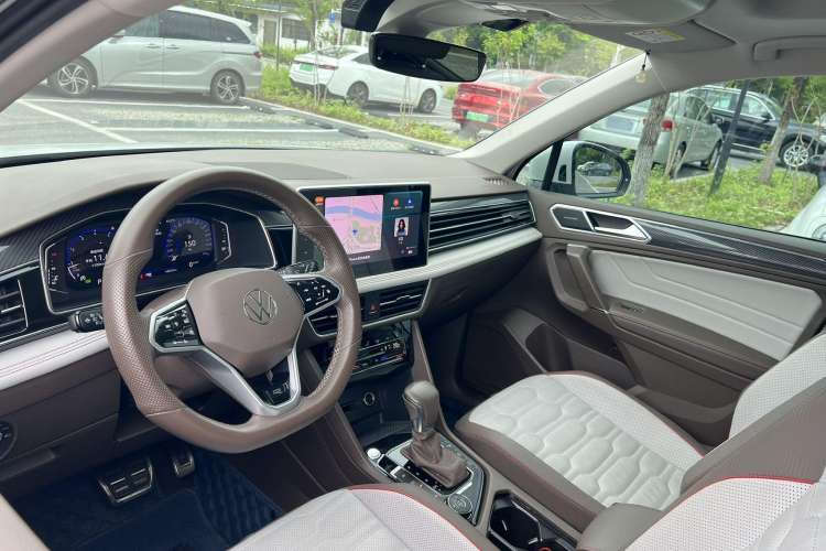 Used Volkswagen Tiguan L 2023 Facelift 380TSI Automatic All-Wheel Drive R-Line Flagship 7-Seater
