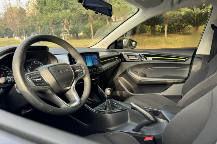 Used Roewe i5 2021 1.5L Manual Platinum Edition
