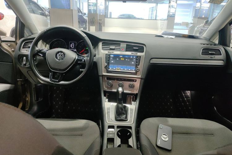 Used Volkswagen Golf 2016 230TSI Automatic Comfort Version
