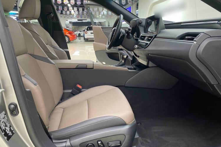 Used Lexus ES 2022 200 Excellence Edition
