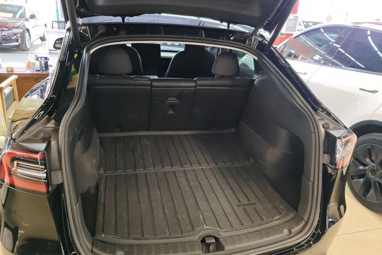 Used Tesla Model Y 2023 Rear-Wheel-Drive Version
