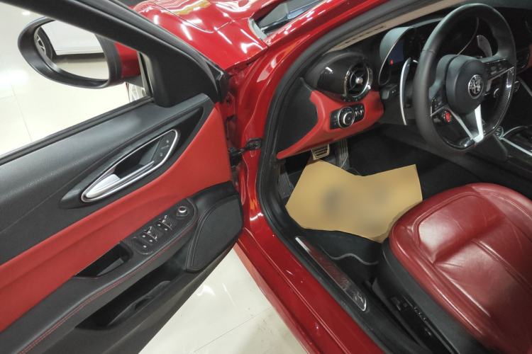 Used Alfa Romeo Giulia 2017 2.0T 200HP Luxury Edition
