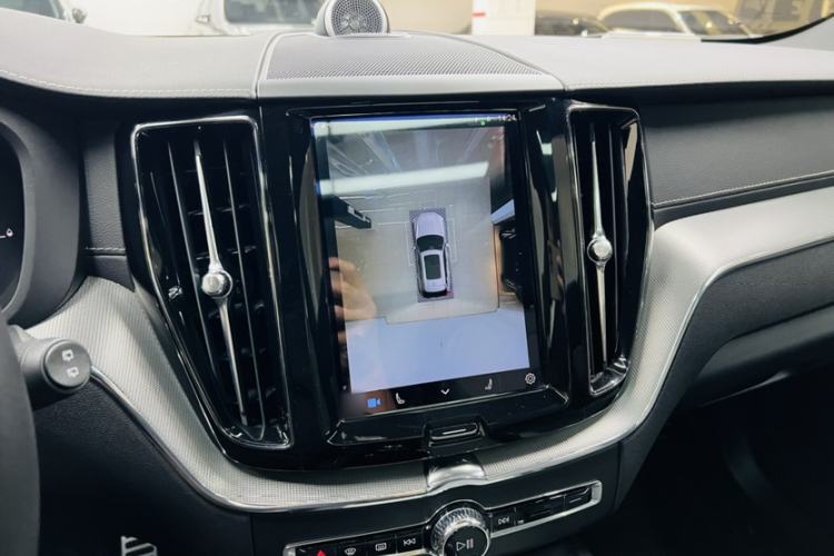 Used Volvo XC60 New Energy 2022 T8 Plug-in Hybrid All-Wheel Drive Zhiyuan Sport Edition
