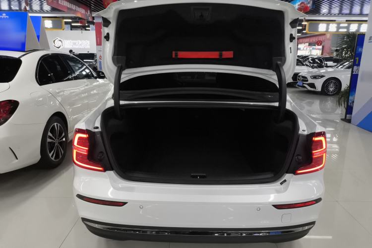 Used Volvo S60 2023 B4 Zhiyuan Luxury Edition