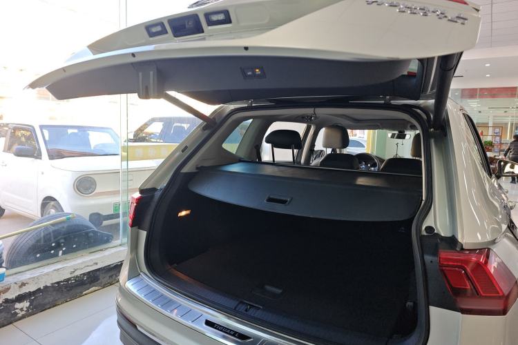 Used Volkswagen Tiguan L 2017 330TSI Automatic Two-Wheel Drive Luxury Edition
