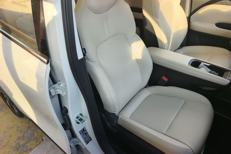 Used Wuling Bingo PLUS 2024 330 km Range Five-Seater Version
