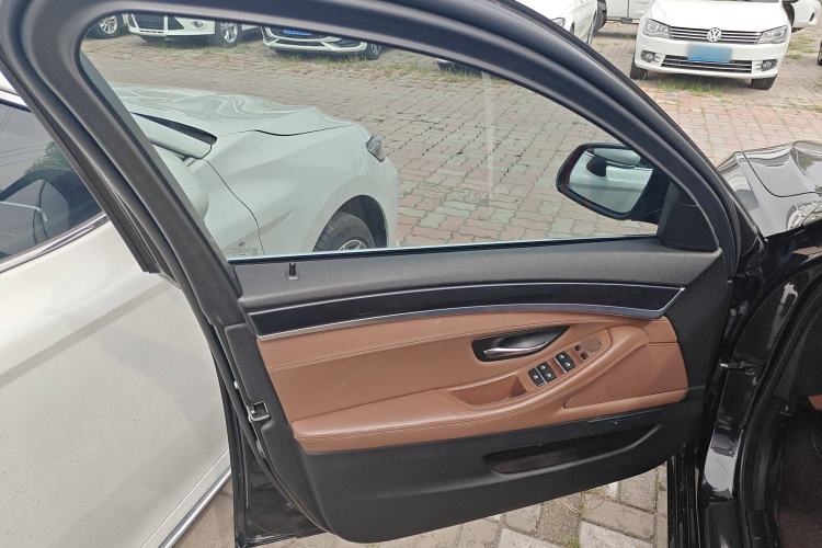 Used BMW 5 Series 2014 520Li Elegant Model
