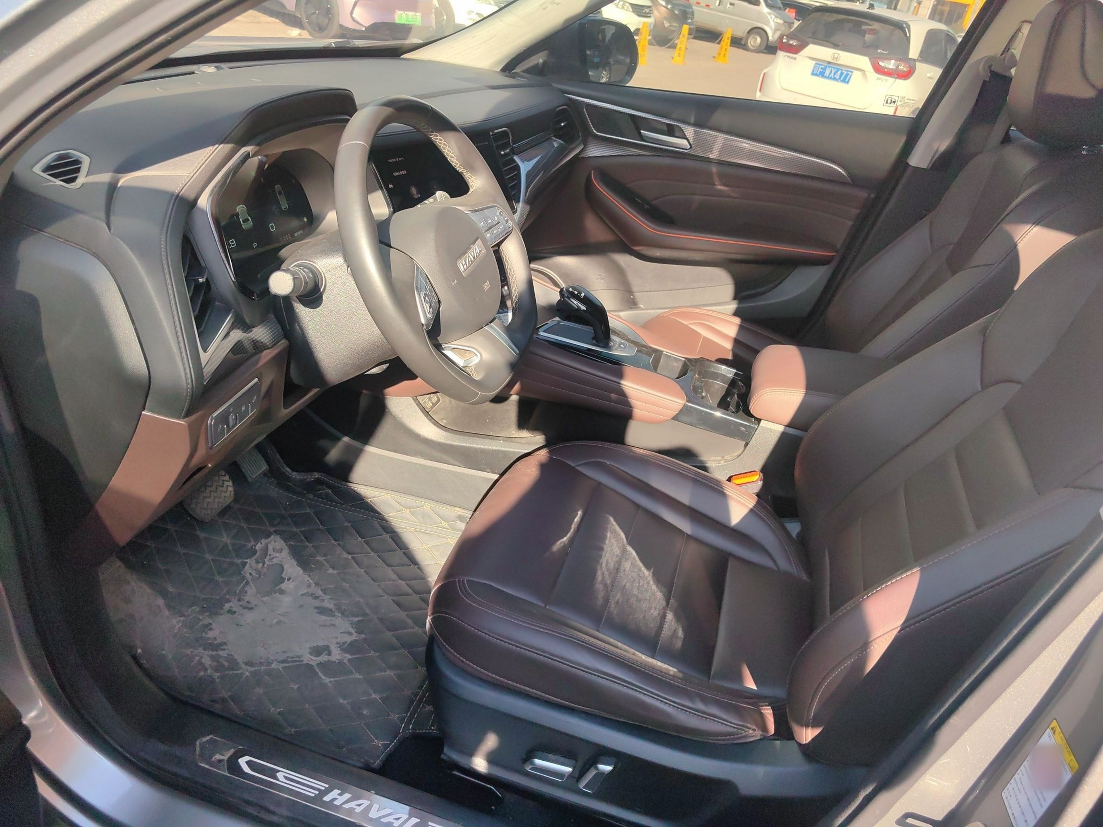 المقاعد الأمامية داخل السيارة