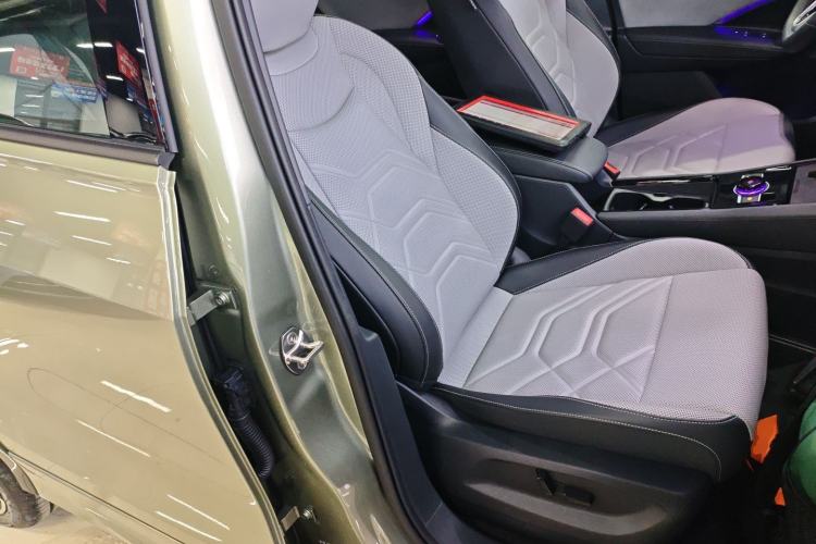 Used Volkswagen Tayron 2025 Tiguan L 380TSI 4Motion Luxury
