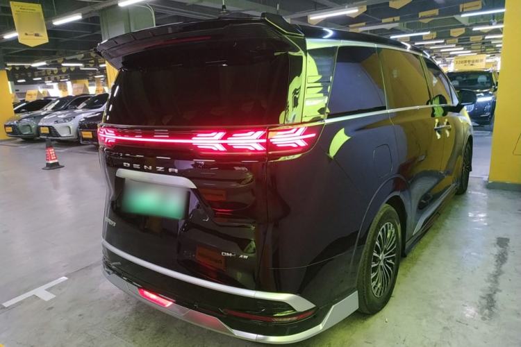 Used Denza D9 2022 DM-i 970 Four-Wheel Drive Prestige Model
