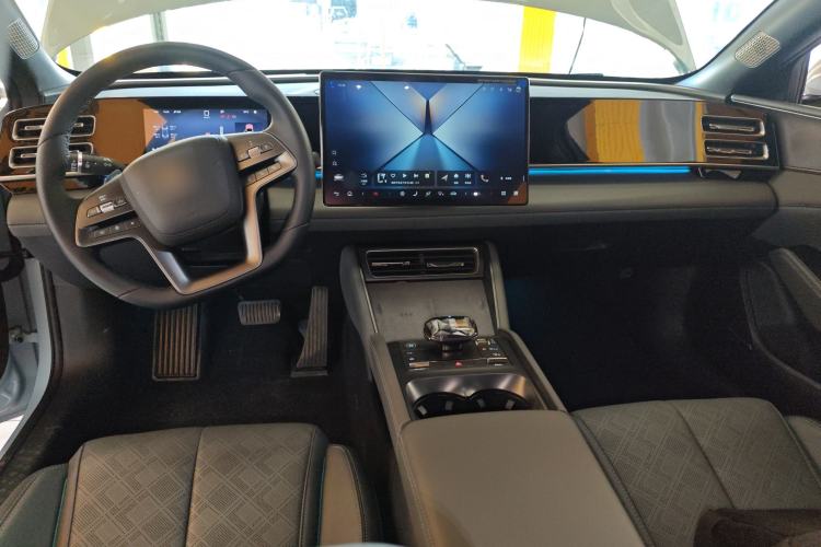 Used BYD Qin L 2025 DM-i Smart Drive 120KM Excellence Model