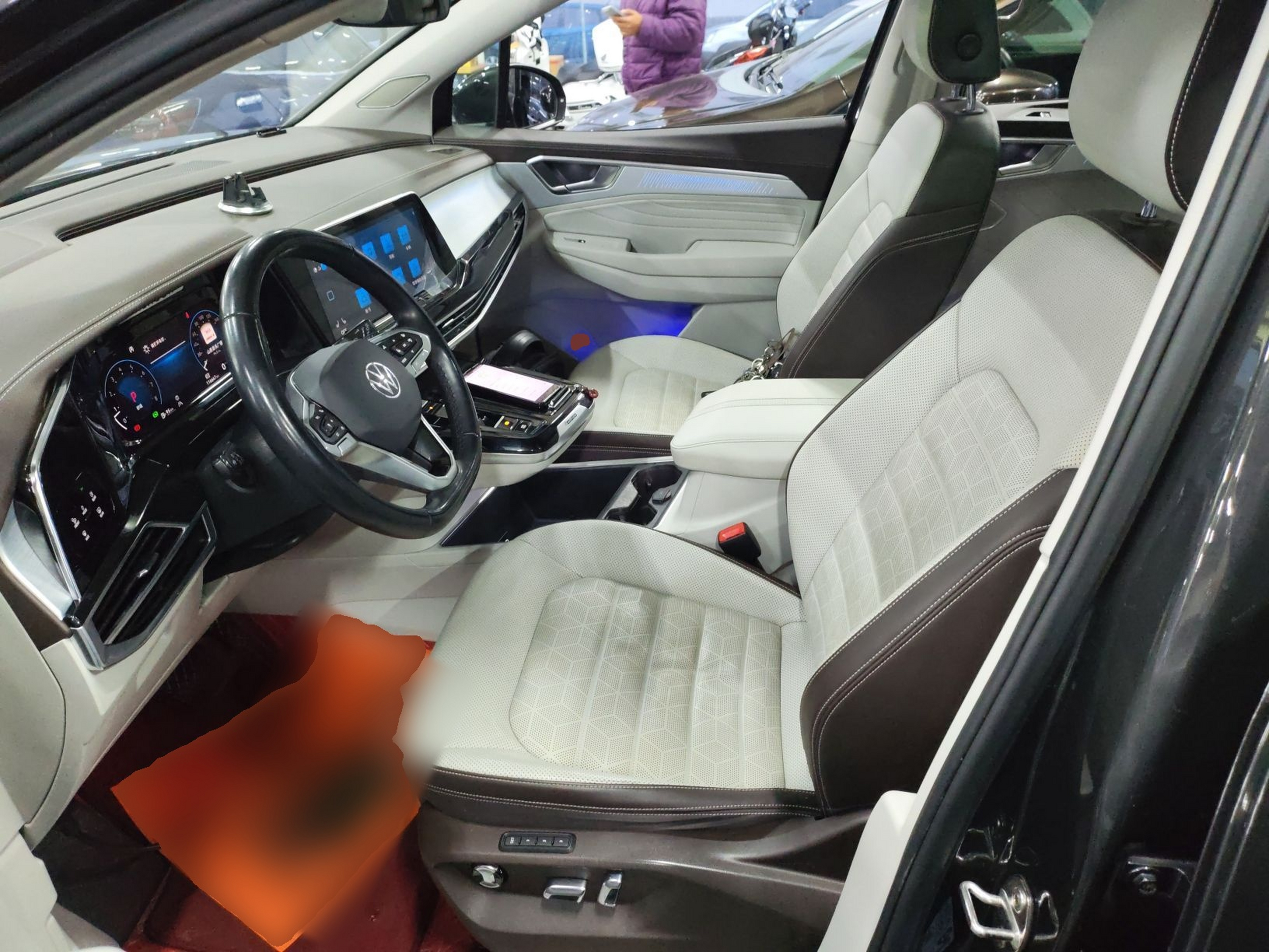 Переднее сиденье в автомобиле