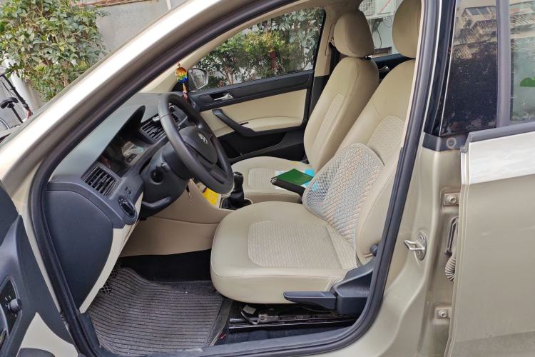 Used Skoda Rapid 2015 1.6L Manual Smart Selection Model