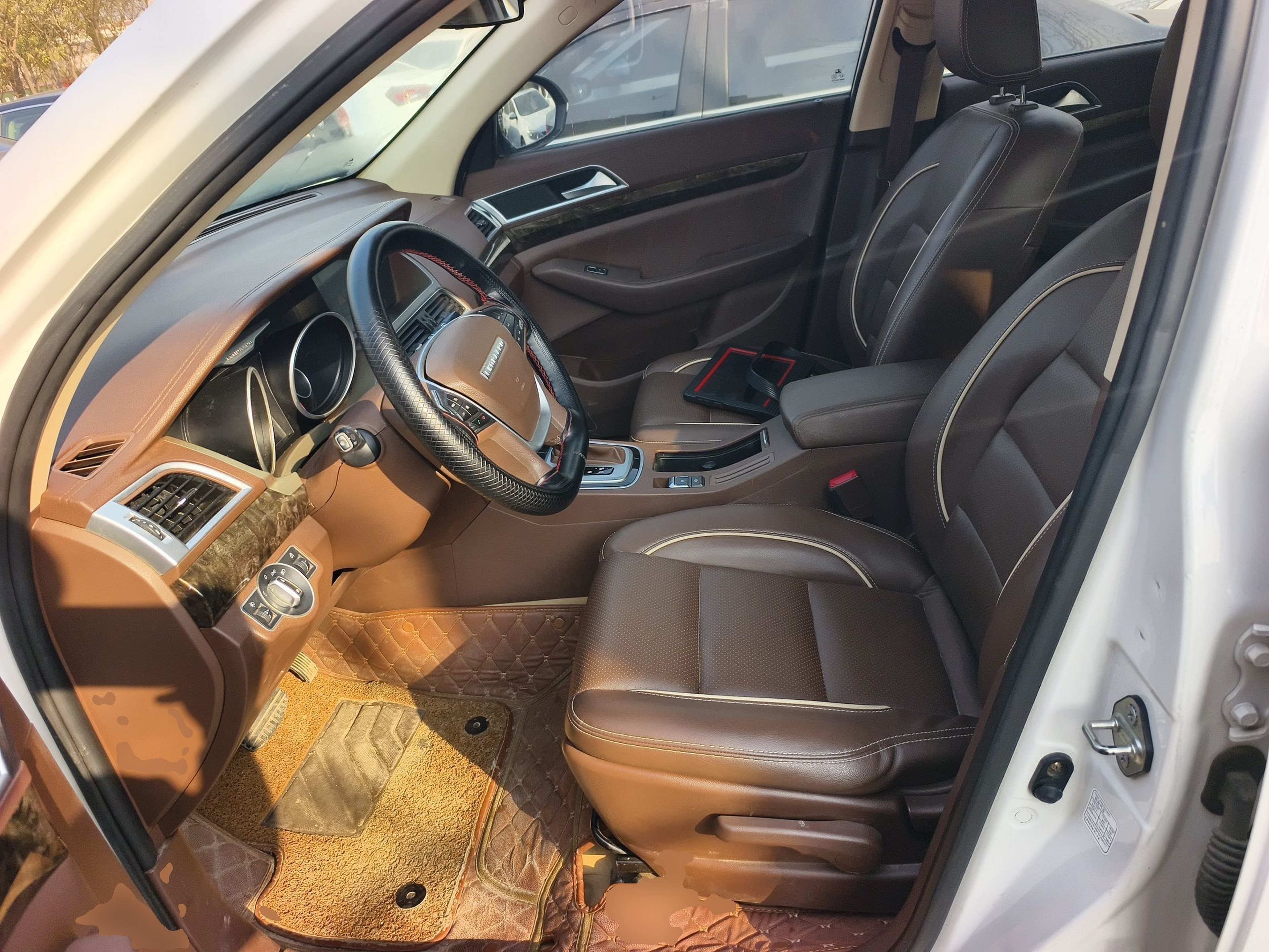 Переднее сиденье в автомобиле