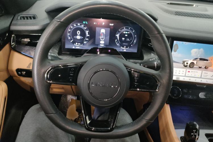 Used Lynk & Co 09 2021 2.0T Halo Six-Seater
