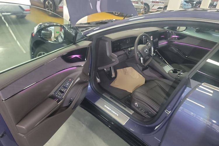 Used Denza Z9 2024 630 km All-Wheel Drive Max Version
