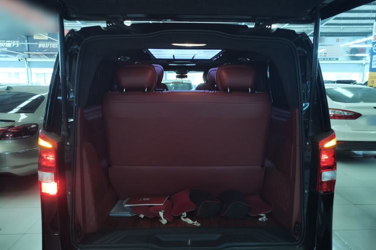 Used Mercedes-Benz Vito 2018 2.0T Elite Version 7 Seats China VI Emission Standard
