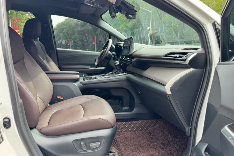 Used Toyota Granvia 2023 2.5L Hybrid Flagship VIP Edition
