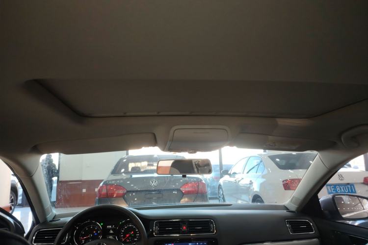 Used Volkswagen Sagitar 2017 230TSI Automatic Comfort Version
