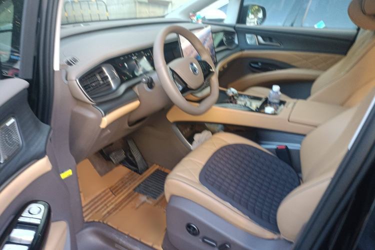 Used Denza D9 2022 DM-i 970 Four-Wheel Drive Prestige Model
